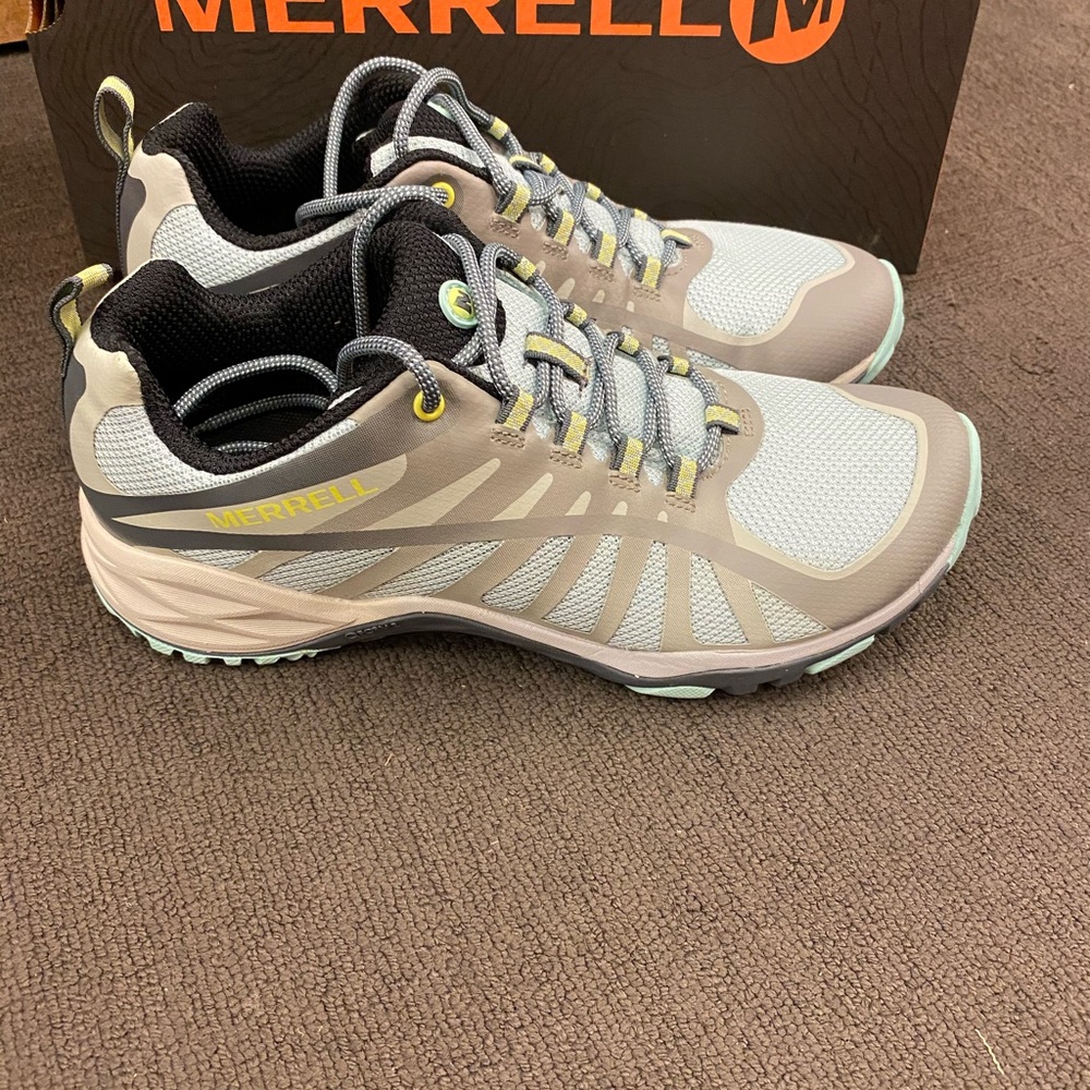 New Merrell Shoes - Picture 2 of 5